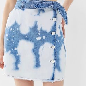 BDG by UO ll Polly Bleached Denim Mini Skirt